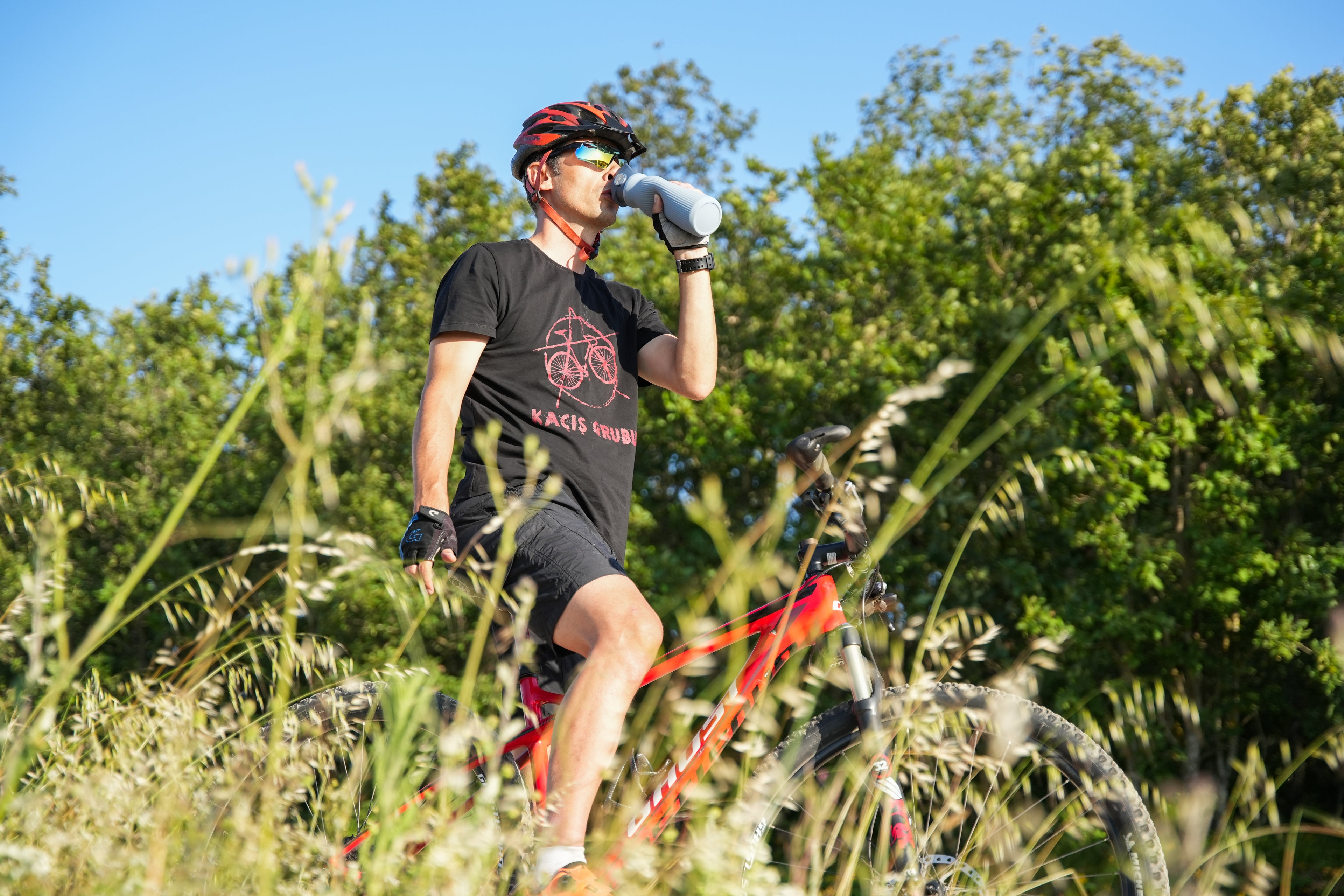 OASSAY water filter cup for outdoor and travel | it allows you to drink directly from nature.